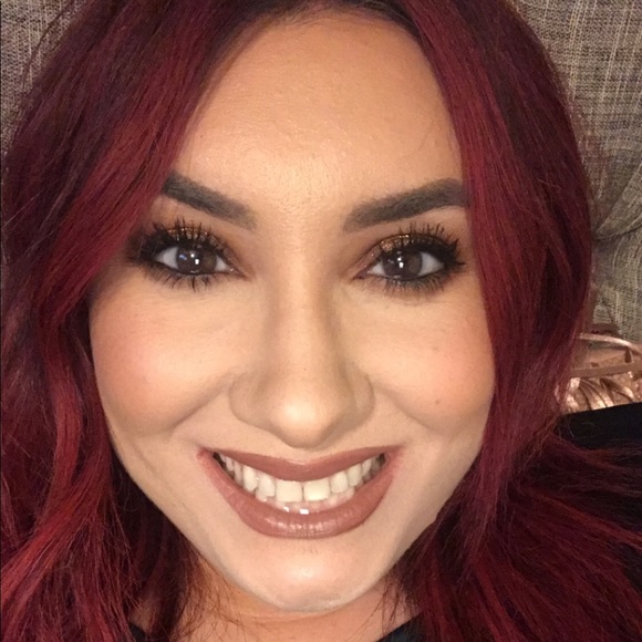 Meet your Posher, Alexis - Picture 1 of 1